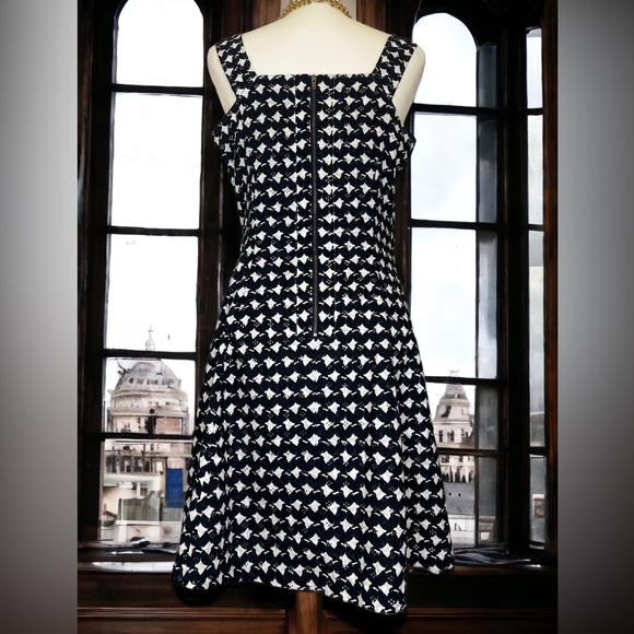 Elegant THEORY brand Short Dress Black/White Size 8 - Picture 3 of 12